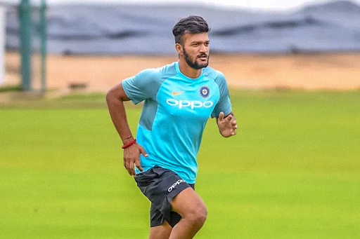 Kerala Cricket League | Twitter laughs as Jalaj Saxena's fingers hilariously forget which pitch to bowl on