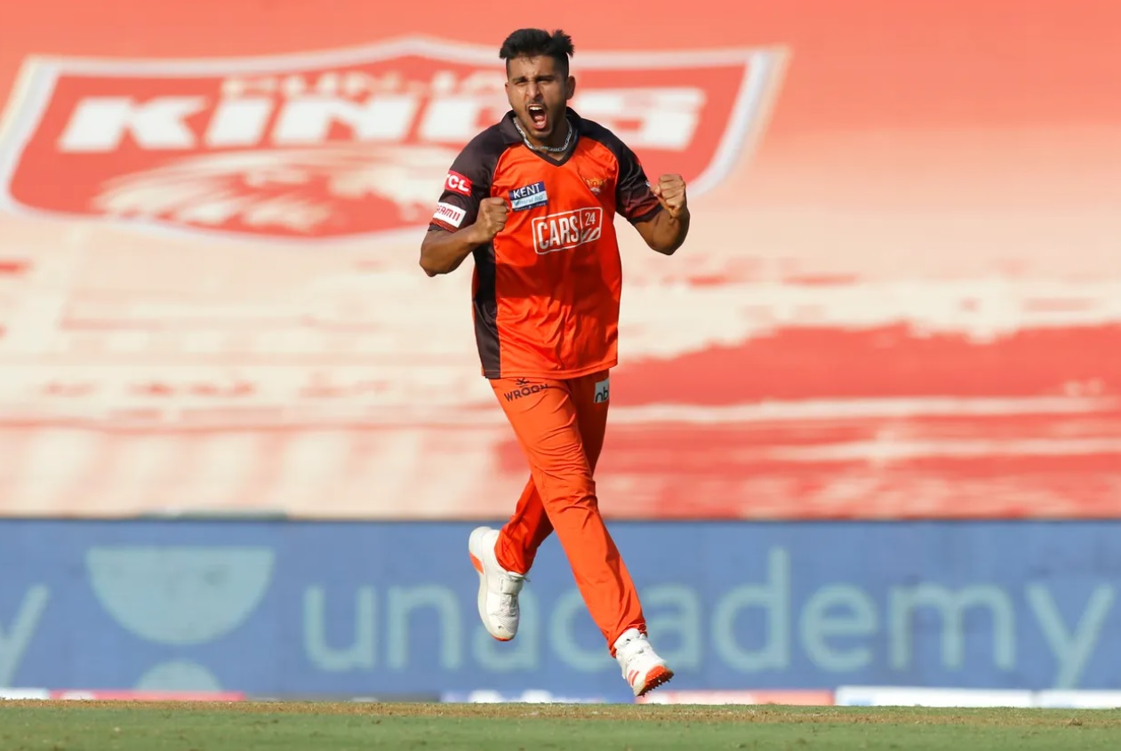 IPL 2022 | Keep Umran Malik in mix with main players, says Ravi Shastri