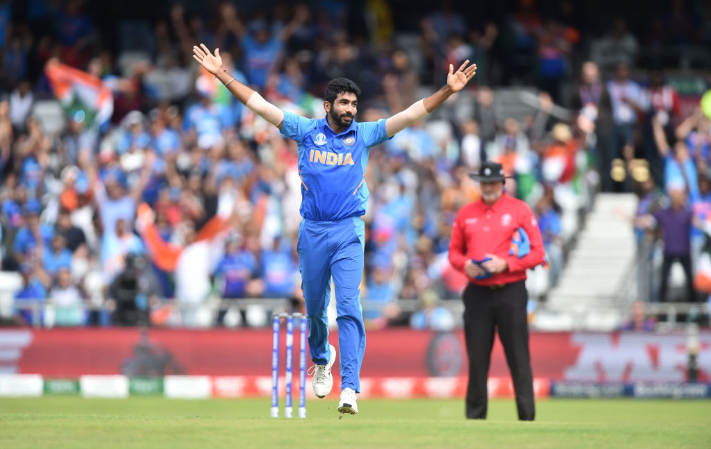 Twitter reacts to Jasprit Bumrah’s disbelief at Mohammad Shami attempting risky catch at boundary