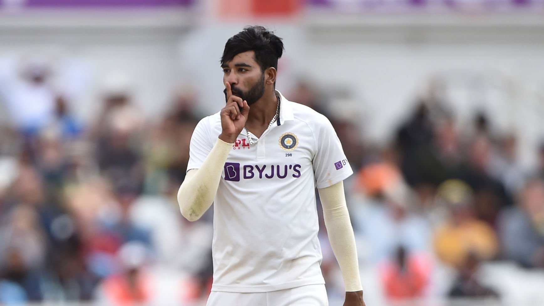 Twitter reacts to Virat Kohli burning India's second review despite Pant's warning