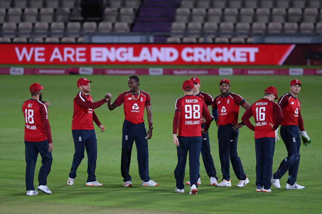 Australia completed a bottlejob against England