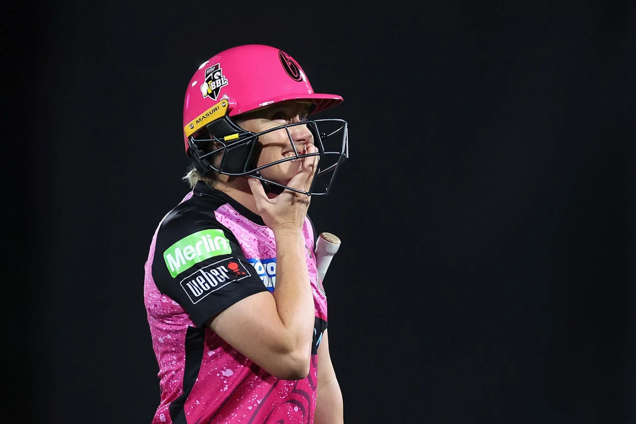 Alyssa Healy was left confused by the workings of the DRS system in North Sydney during the WBBL game between the Sydney Sixers and Hobart Hurricanes on Thursday