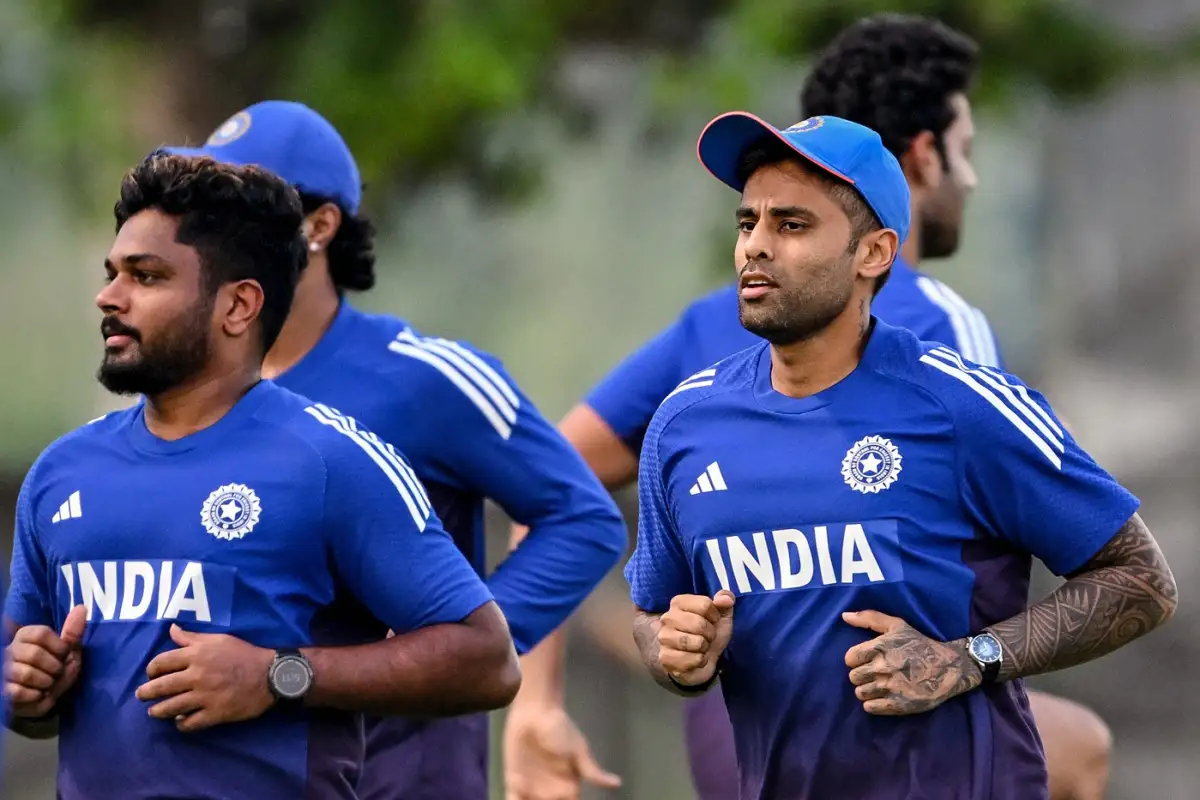 Asia Cup | Twitter reacts as Sanju Samson persuades Suryakumar Yadav to successful review