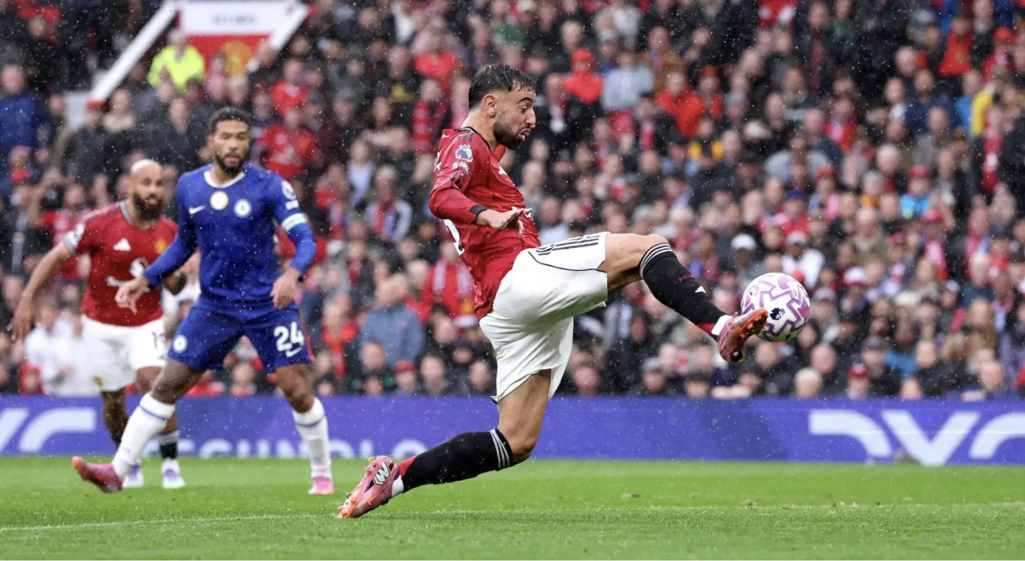 Manchester United Secures 2-1 Win Over Chelsea in Premier League Clash