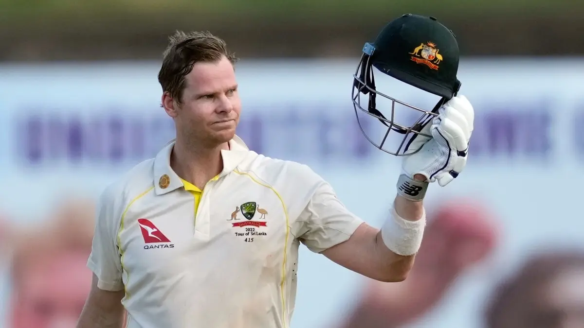 Smith led the Australian team in the white jersey.