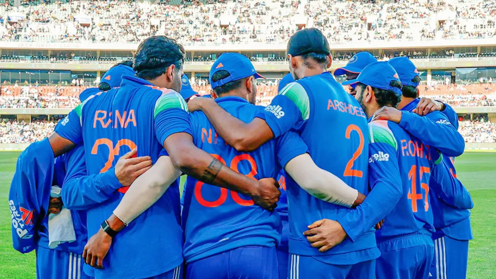 Watch Team India Arrive in Style for the Third ODI in Sydney.